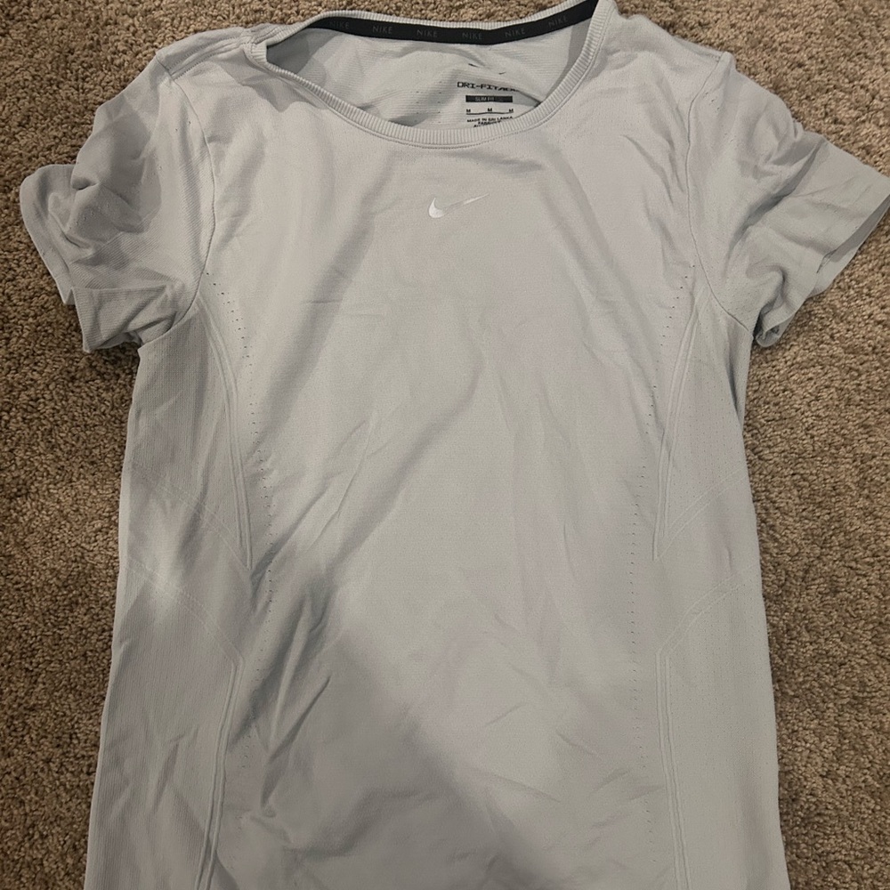 nike womens fitted t-shirt, size M